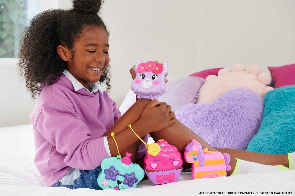 Polly Pocket Sparkle Cove shooting-star wave maker demonstrates interactive water play and waves.
