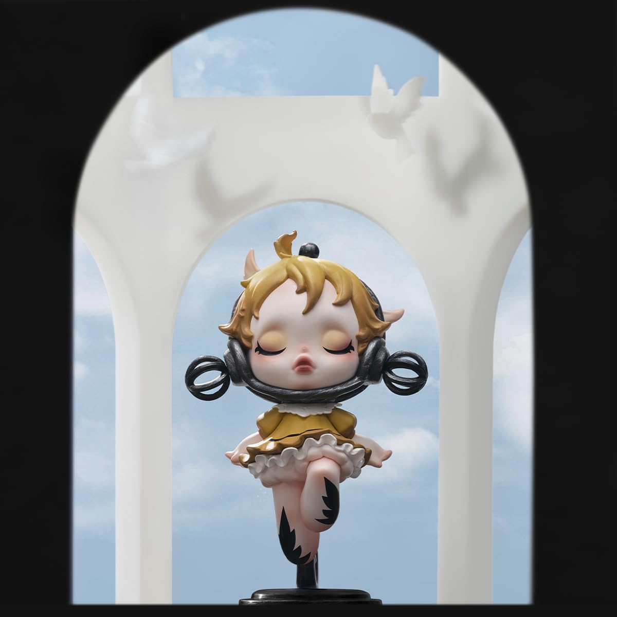 POP MART Skullpanda 12-figure collection enhances display and conversation starters