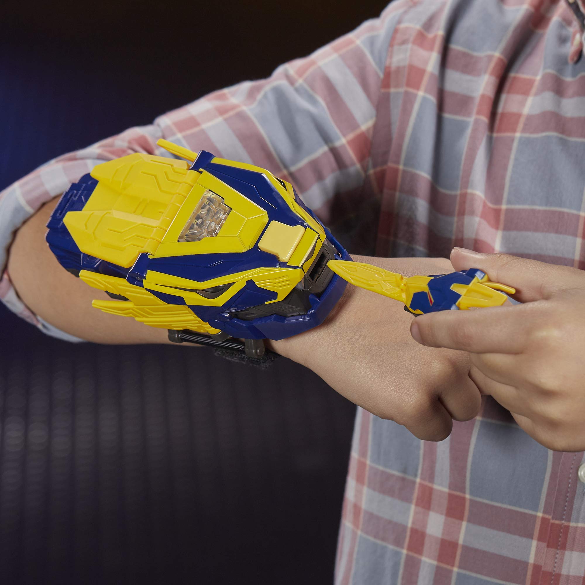 Power Rangers Beast-X King Morpher morphing visuals enhance storytelling.