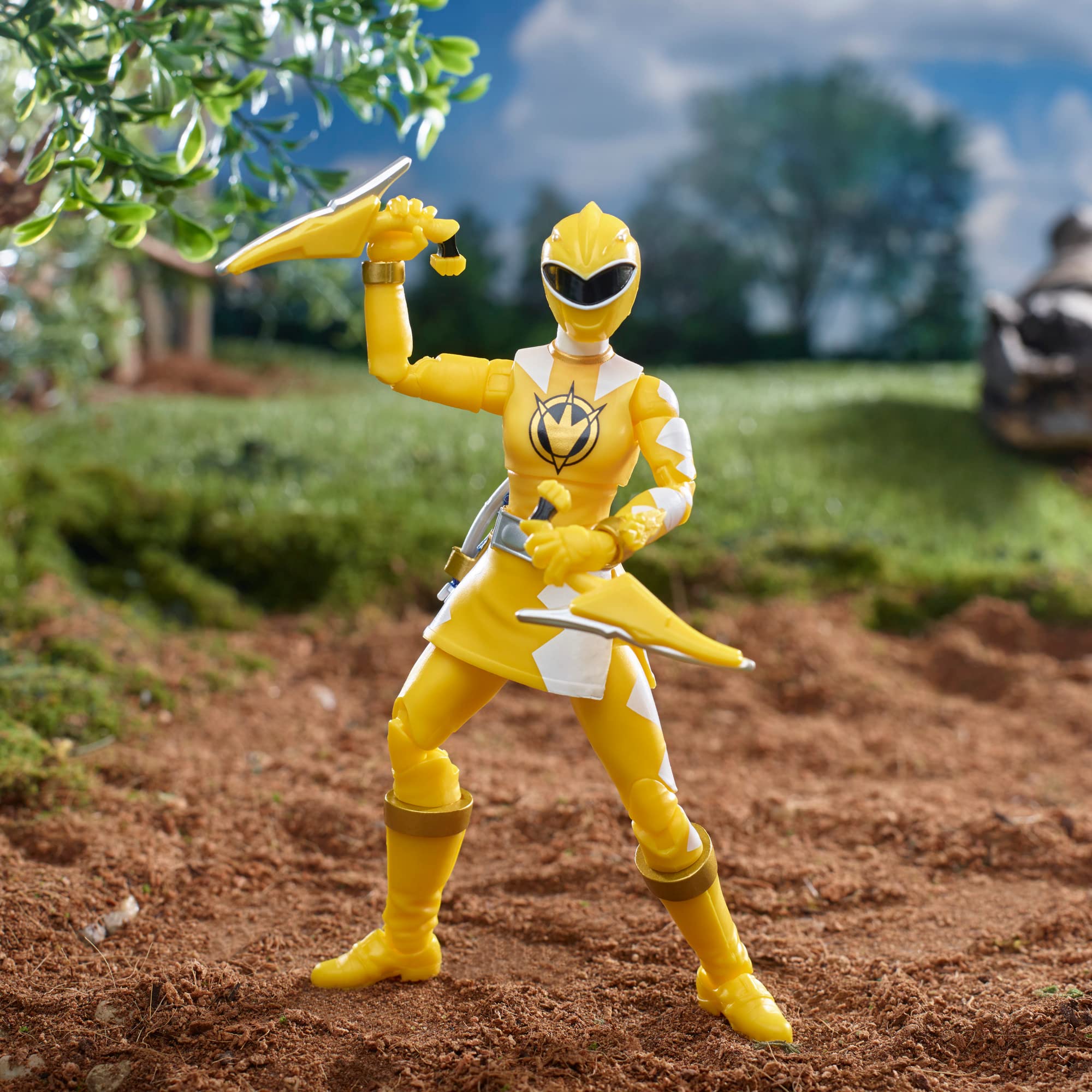 Power Rangers Dino Thunder Yellow Ranger figure on display ready pose.