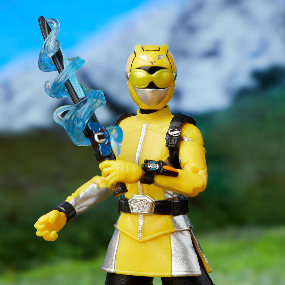 Power Rangers Yellow Ranger Beast Morphers accessories for action scenes
