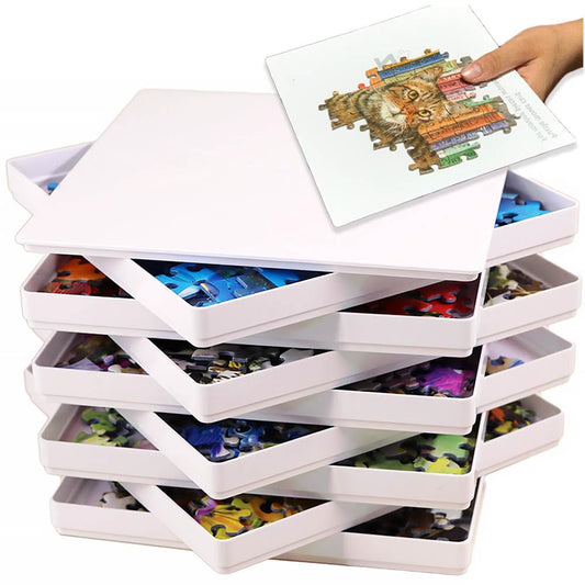 PUZZLE EZ 8 puzzle trays with lid keep pieces secure while sorting up to 1000 pieces.