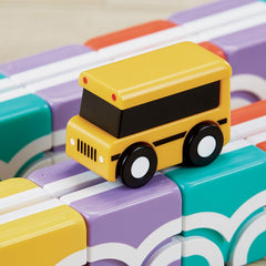 QBI close-up magnets highlight secure, non-swapping cube connections during play.