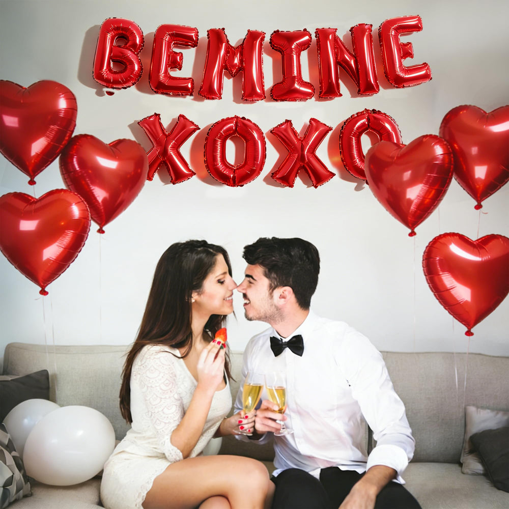 QDIRDEC table display with heart balloons for romantic dinner