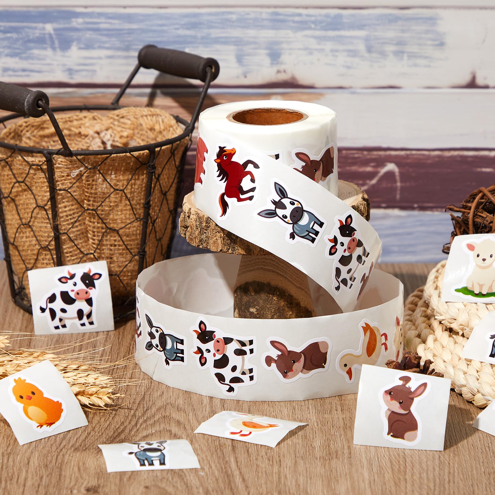 Qeeenar 500-piece roll sparks creativity at home and school