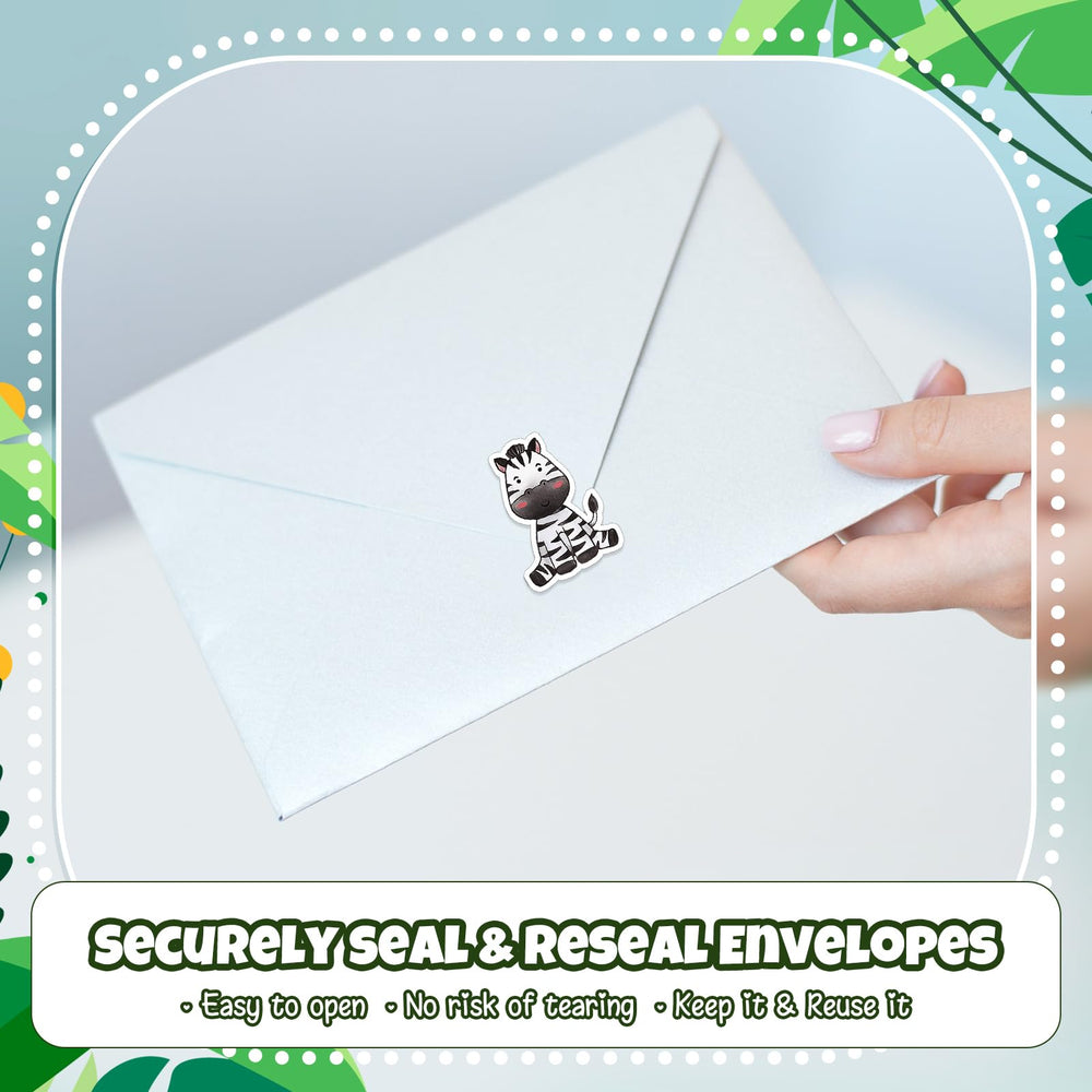 Qeeenar jungle animal stickers come in 38 mm squares for easy decorating.