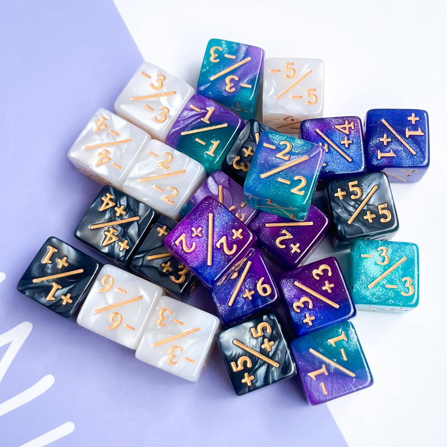 QiAN SiMAi galaxy black-white dice with gold numbers for quick point counting.