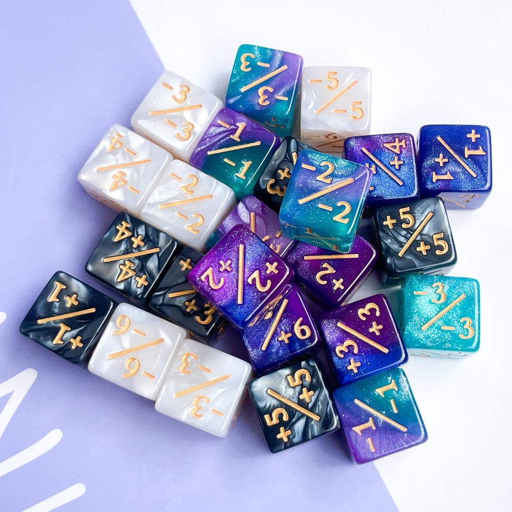 QiAN SiMAi galaxy black-white dice with gold numbers for quick point counting.