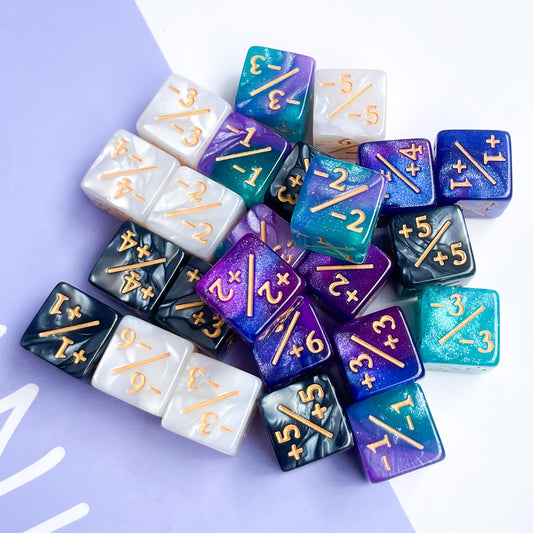 QiAN SiMAi galaxy black-white dice with gold numbers for quick point counting.
