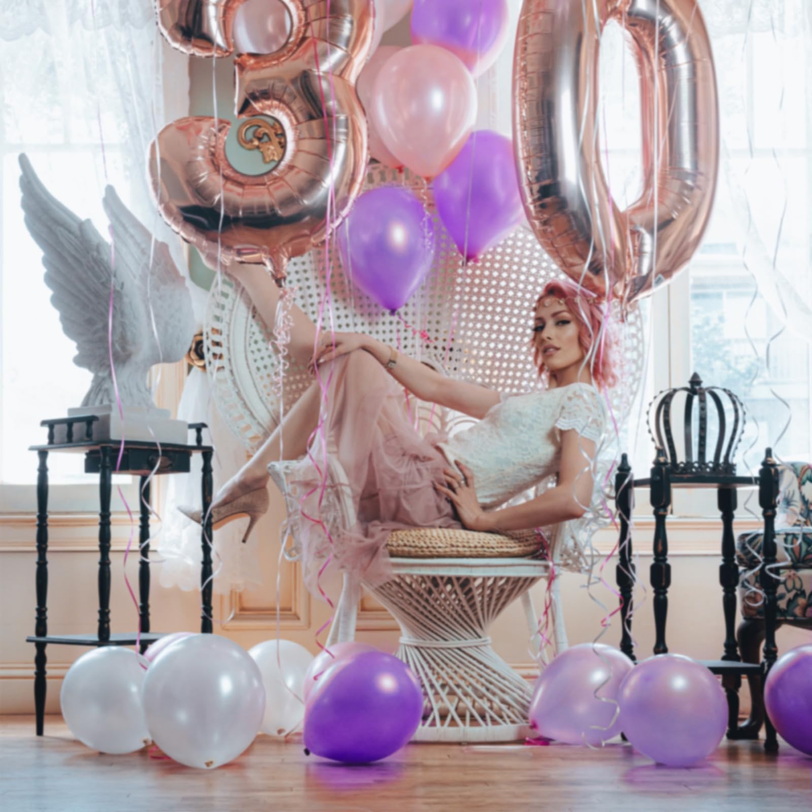 QIKOOLAA balloon columns in royal white elevate weddings and showers