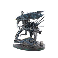 QMx Alien Queen diorama base with starship theme enhances collectible setup
