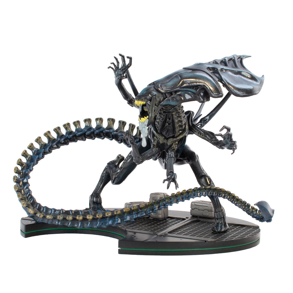 QMx Alien Queen razor sharp teeth detail adds sci-fi menace