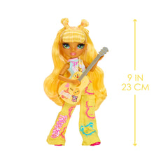 Rainbow High Bella pink hair accent, perfect for playtime performances.
