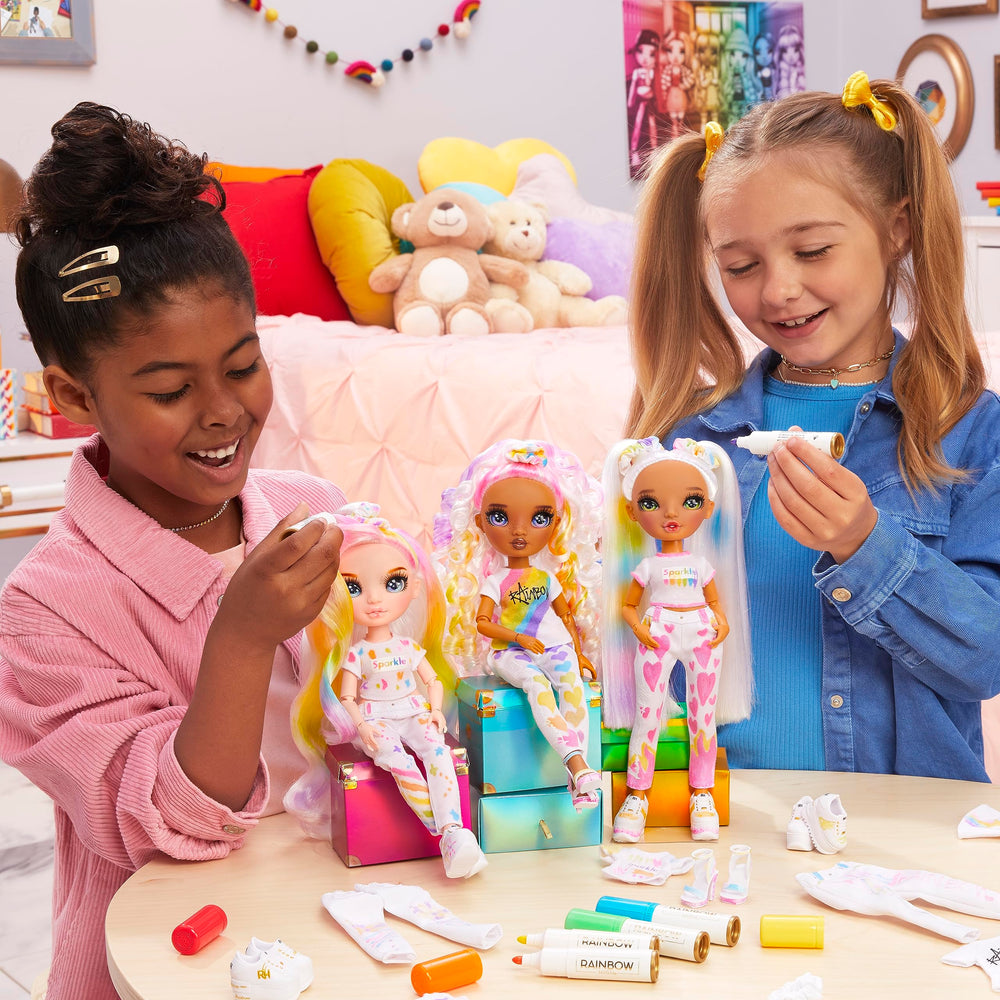 Rainbow High Color & Create unboxing and play-ready moment