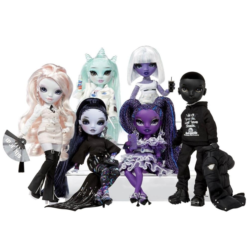 Rainbow High Dia Mante doll stand and to-go cup for display.