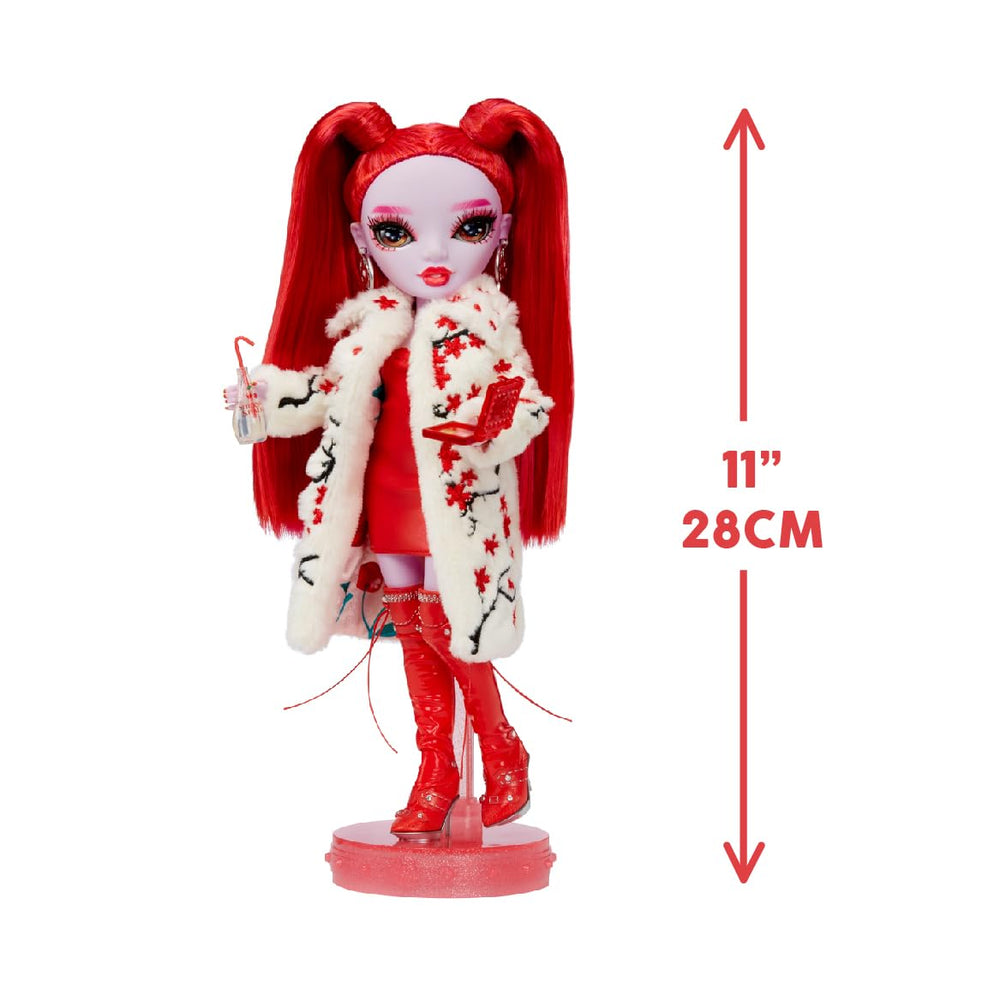 Rainbow High Shadow High Rosie outfit and accessories spark creative storytelling.