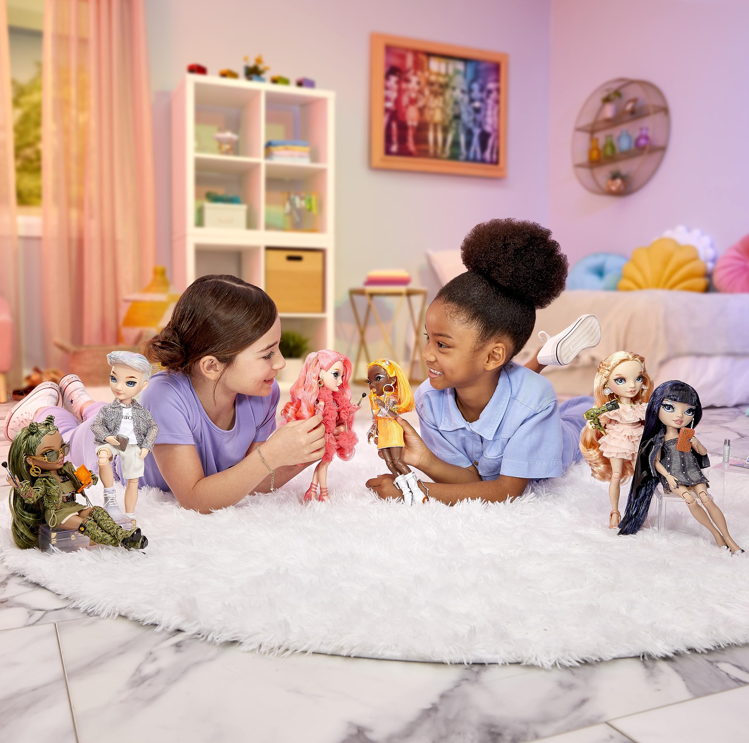 Rainbow High Victoria doll stand and luxe packaging ideal for gifting and display.