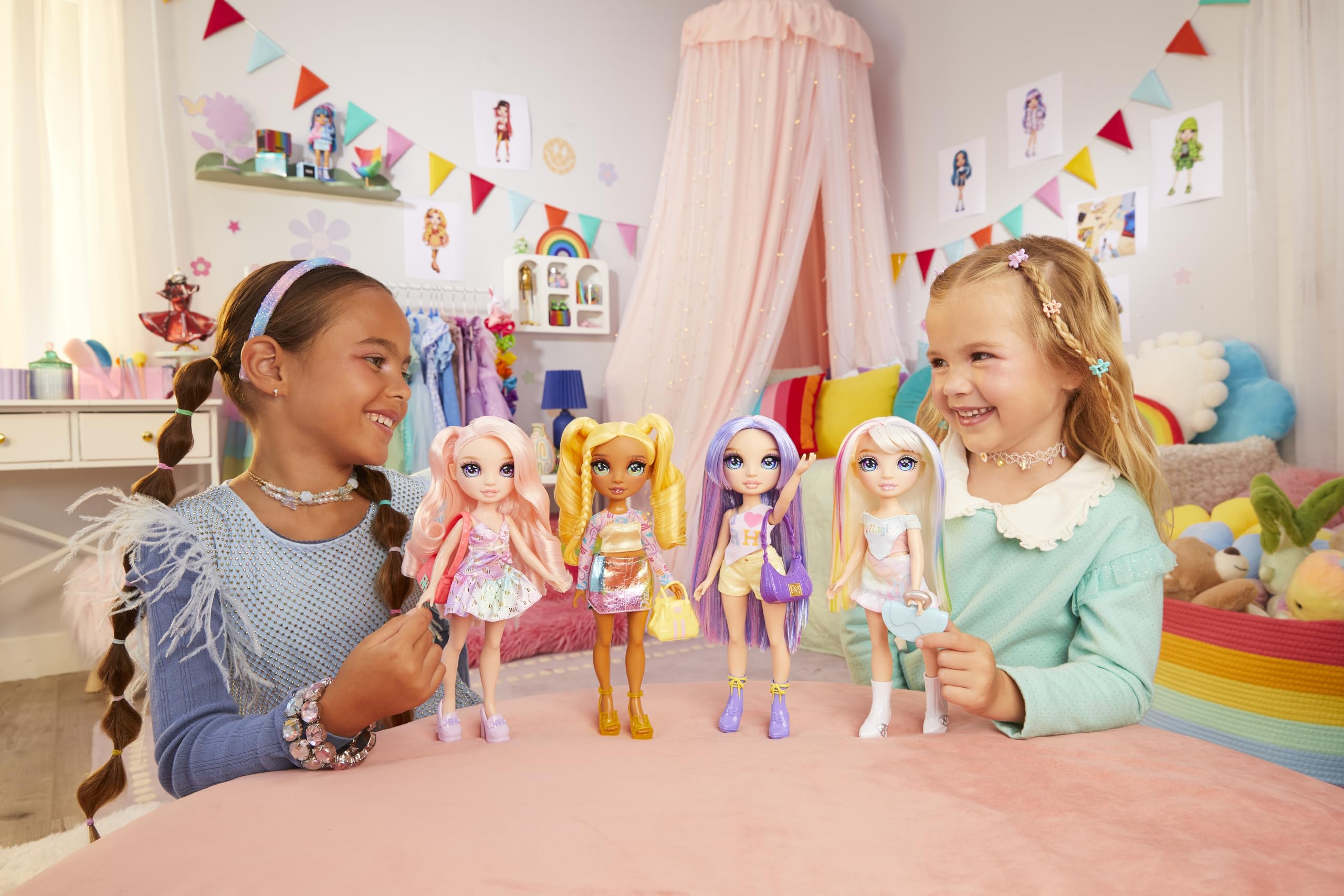 Rainbow High Violet doll handbag adds a chic accessory for pretend shopping and storytelling.