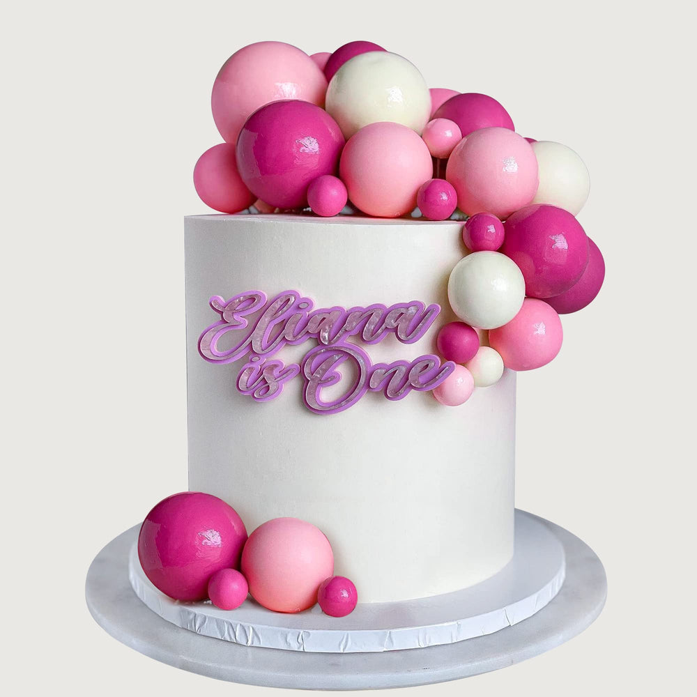 RASSLISA wedding dessert toppers add festive charm.