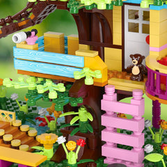 RAVAYO Tree Building Set cat figure enhances cozy storytelling.