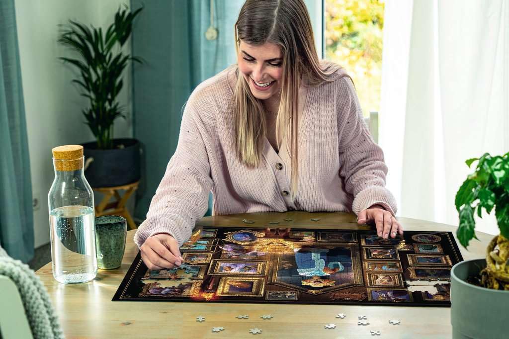 Ravensburger Softclick technology showing precise piece fit