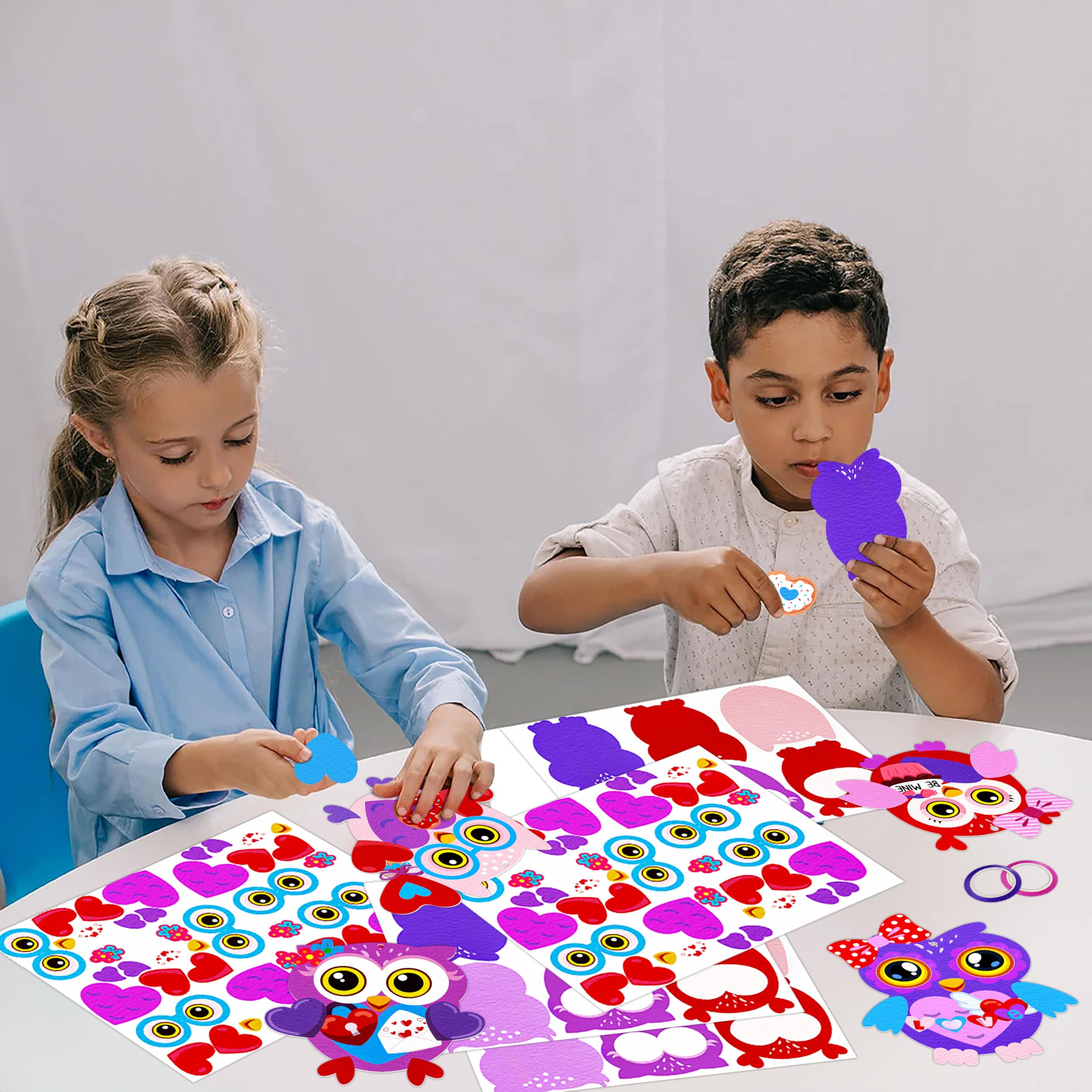 Renbuzhu Valentines Owl Crafts Kit felt materials shown, lightweight and easy to handle.