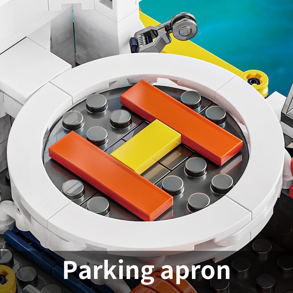 RiceBlock Shark figure complements the deep-sea exploration scenes and storytelling.