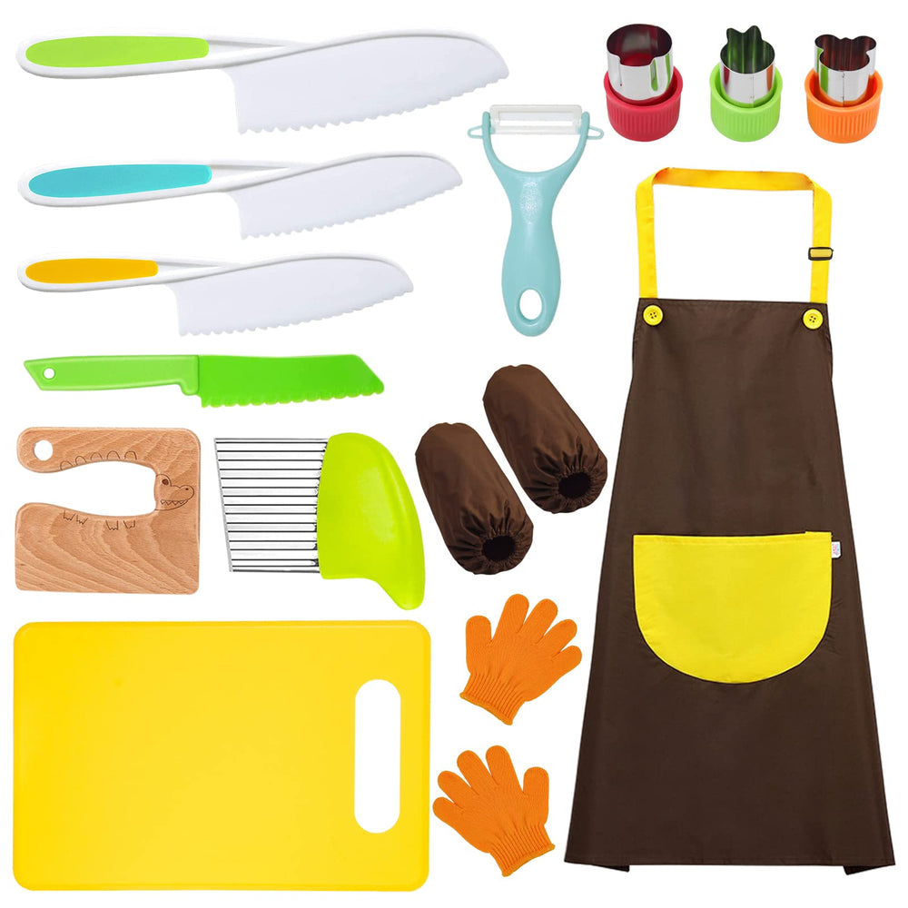 RISICULIS wooden toddler knife for safe, controlled cutting practice.