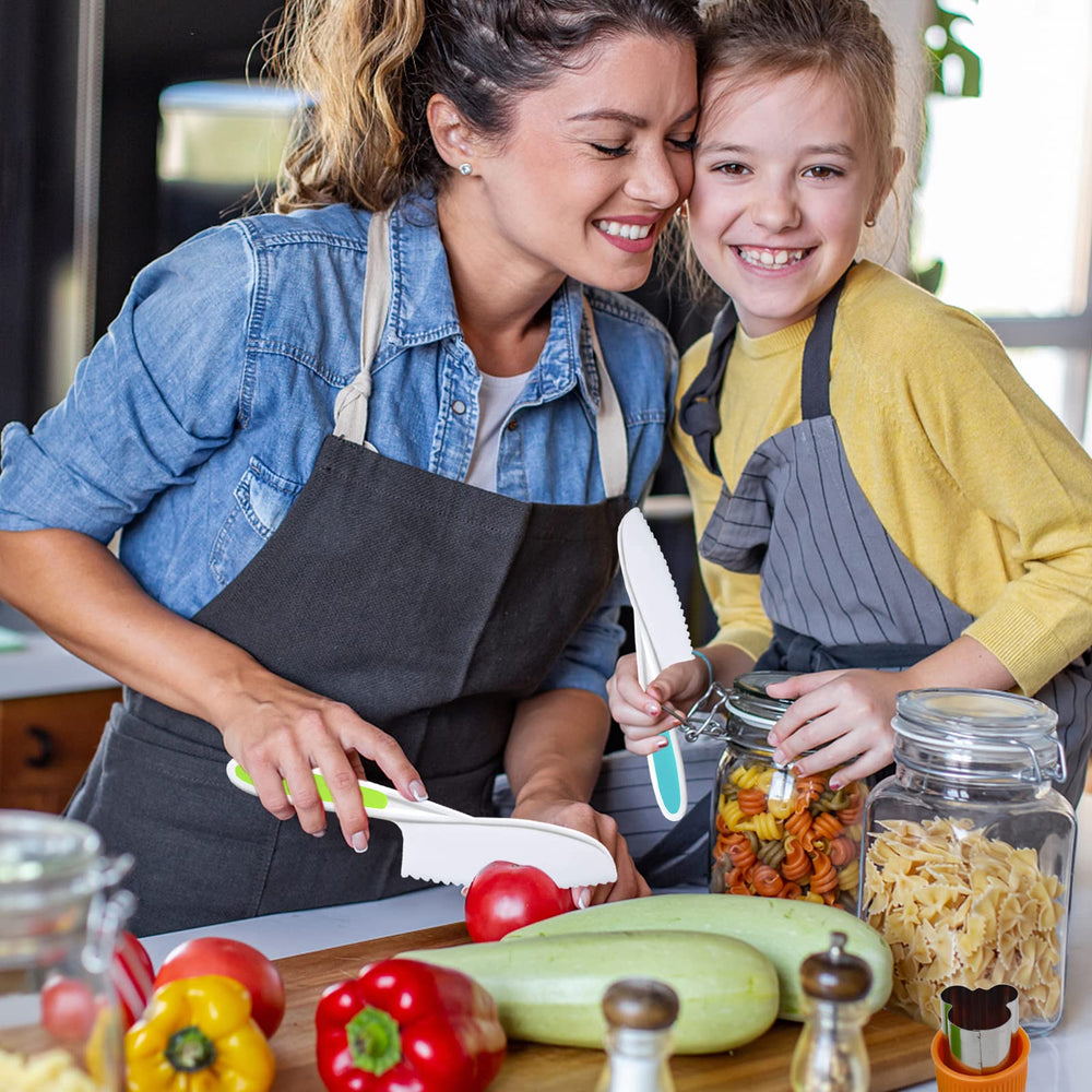 RISICULIS Y peeler helps kids peel safely.