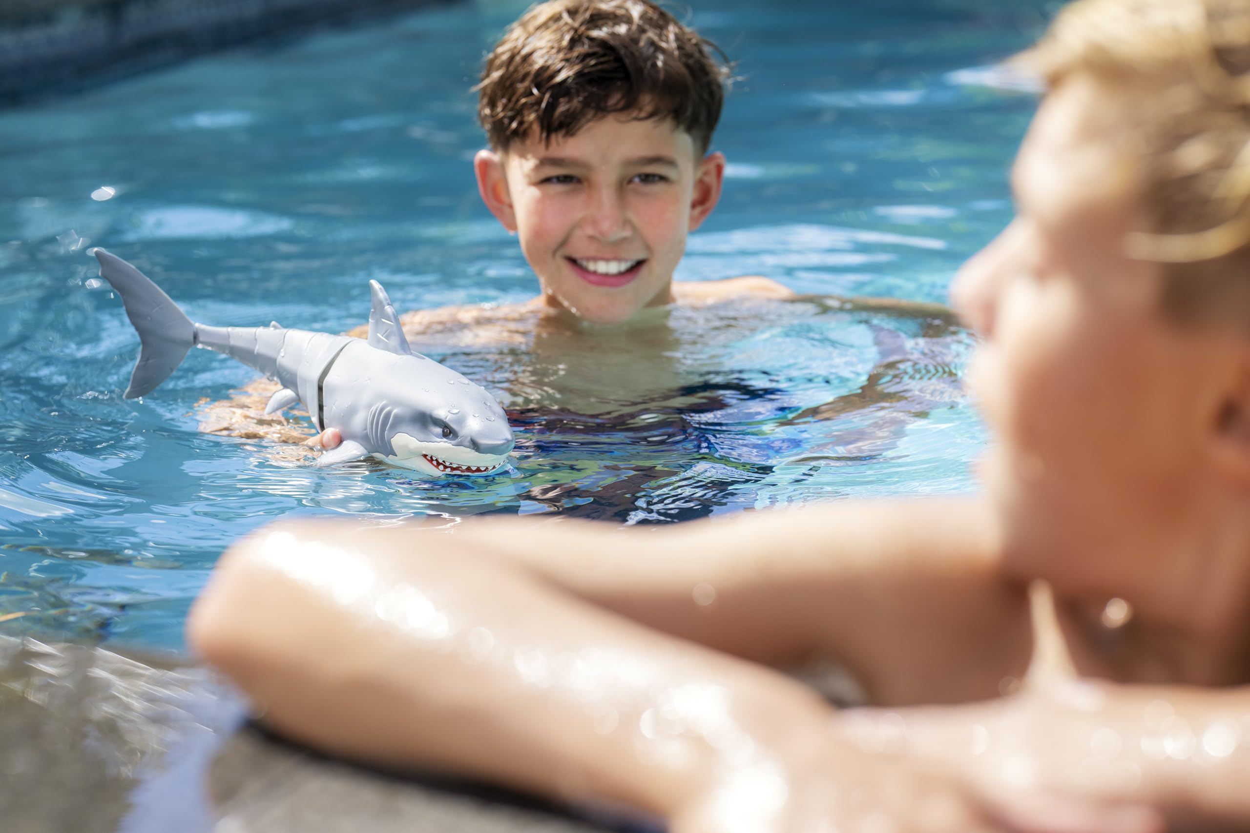 Robo Alive makes a summer pool toy or bath-time companion