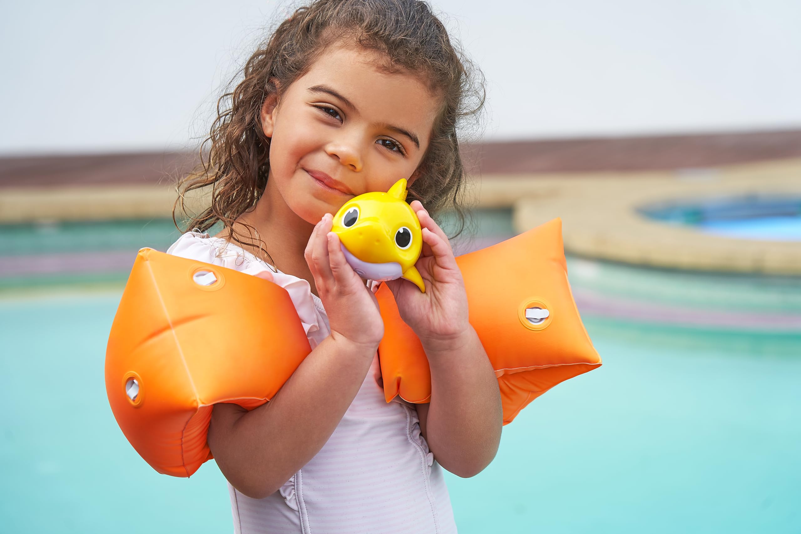Robo Alive Junior Baby Shark yellow Daddy Shark edition for expanded play.