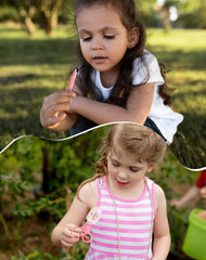 ROBUD Kids Explorer Kit cage enables safe close-up insect viewing.