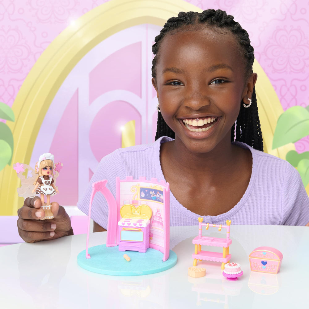 Royale High Baking Class Playset: treasure chest stores two accessories securely
