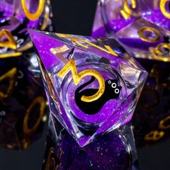 Roycevon resin cat DND dice set ships with gift box.