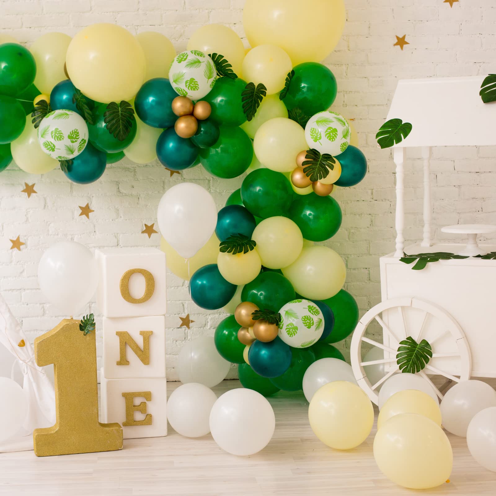 RUBFAC balloon garland assembly with pastel yellow tones