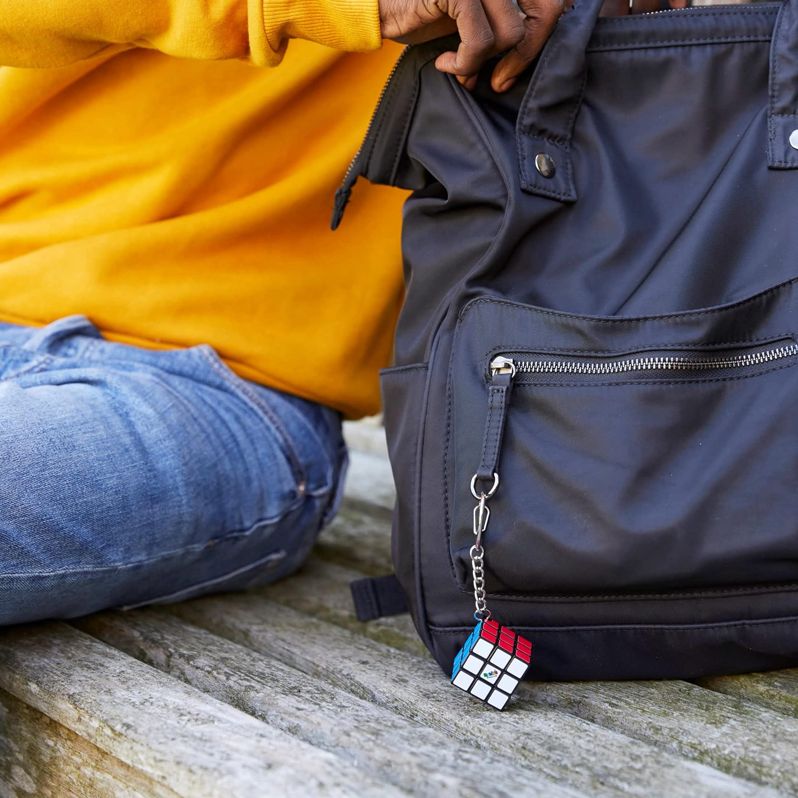 Rubik's Cube 3x3 key ring hints at countless configurations and a single solution.