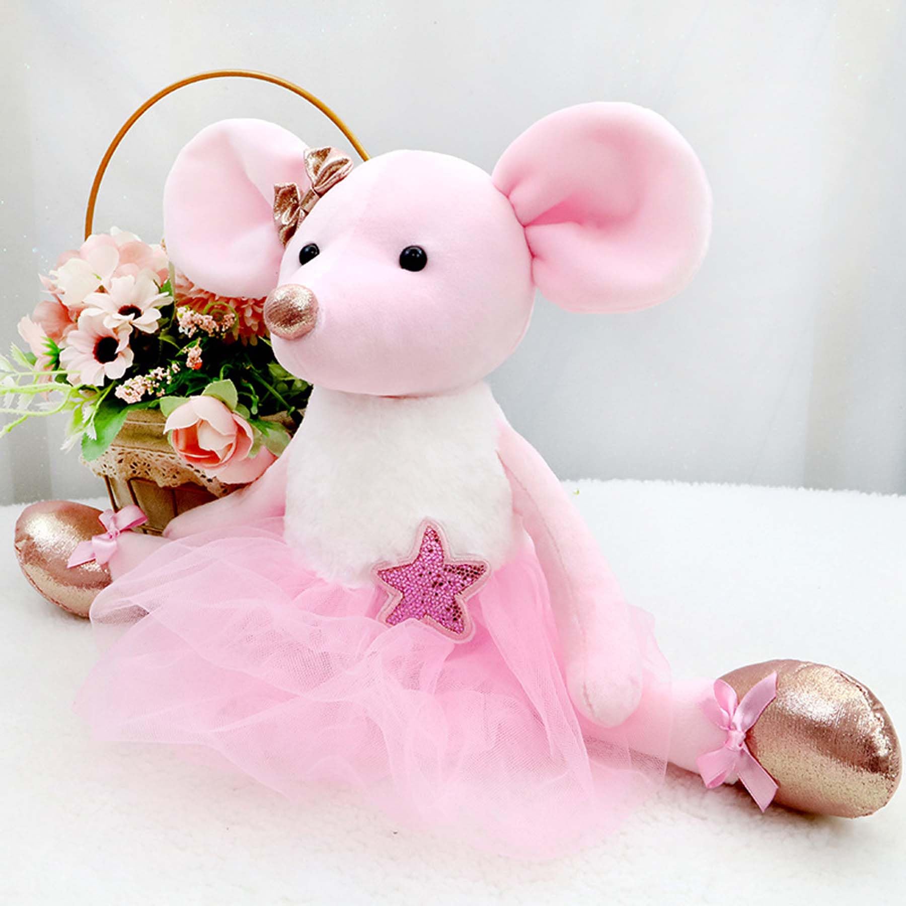 Ruzucoda travel-friendly plush mouse for on-the-go fun.