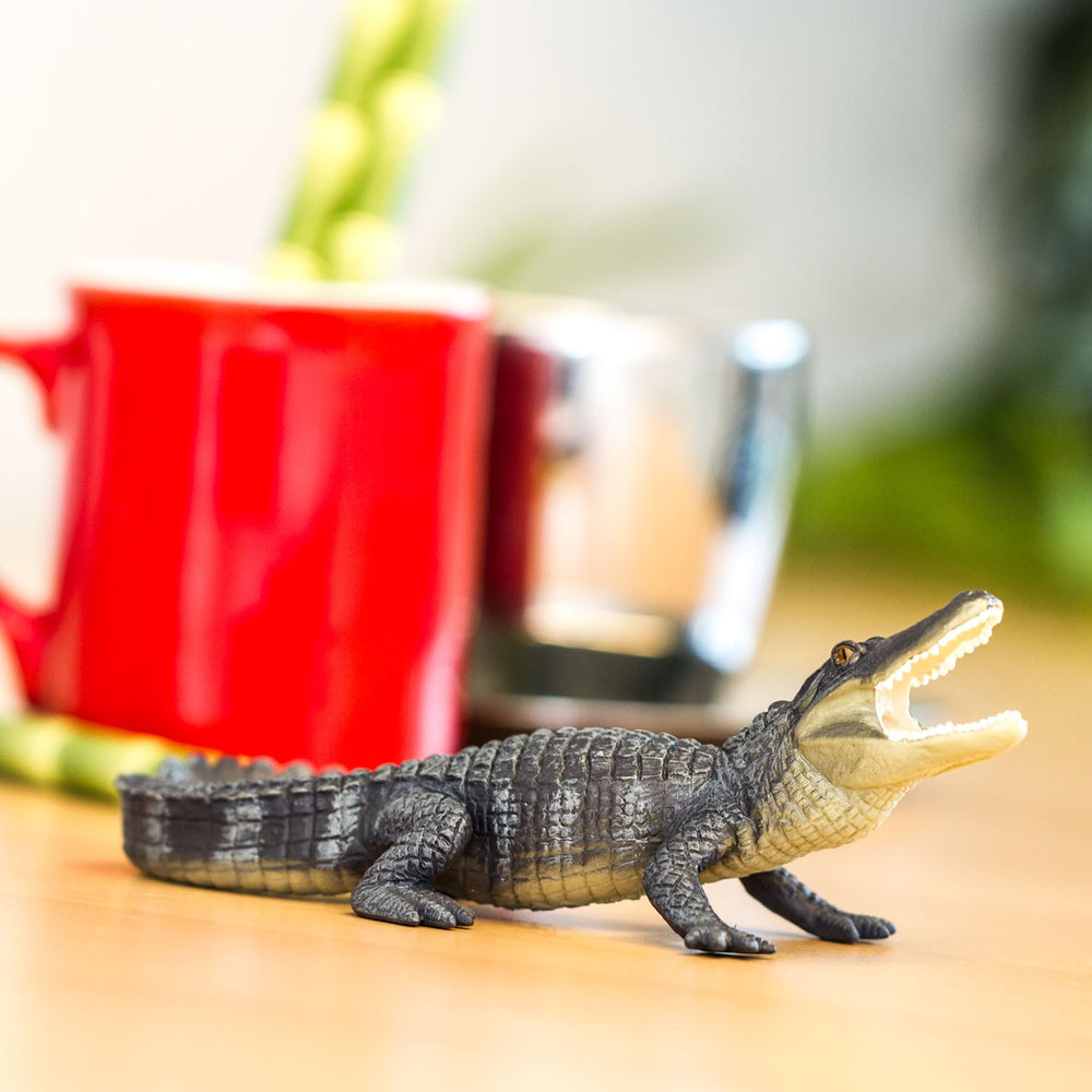 Safari Ltd Alligator figurine walking pose for imaginative wildlife scenes