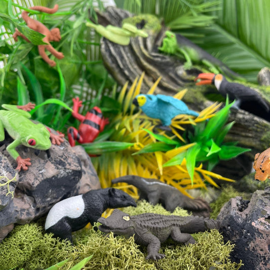 Safari Ltd Rainforest Toob Red-eyed Tree Frog for sensory discovery and storytelling