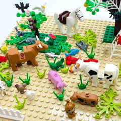SAIBURAZ spider figure adds spooky-zoo accents for stories.