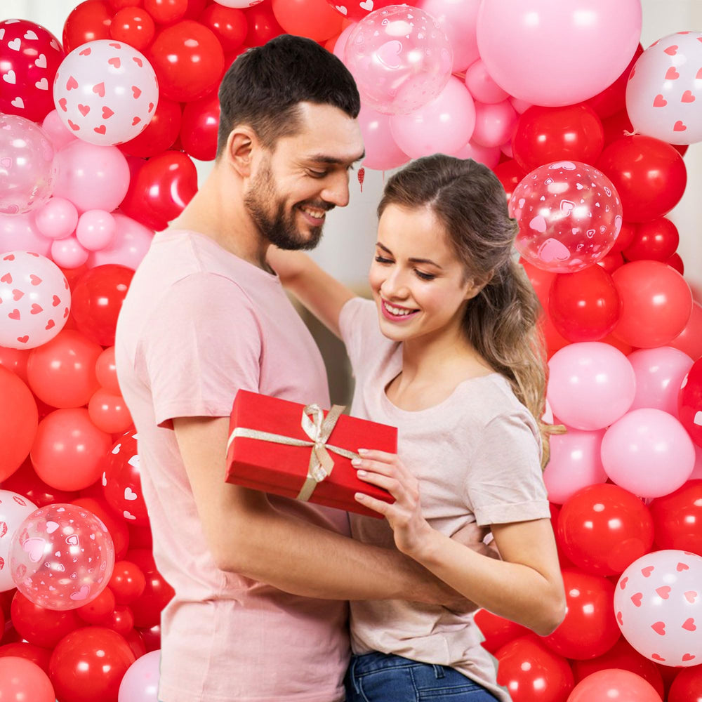 SANERYI 18-inch latex balloons highlight focal points in arches.