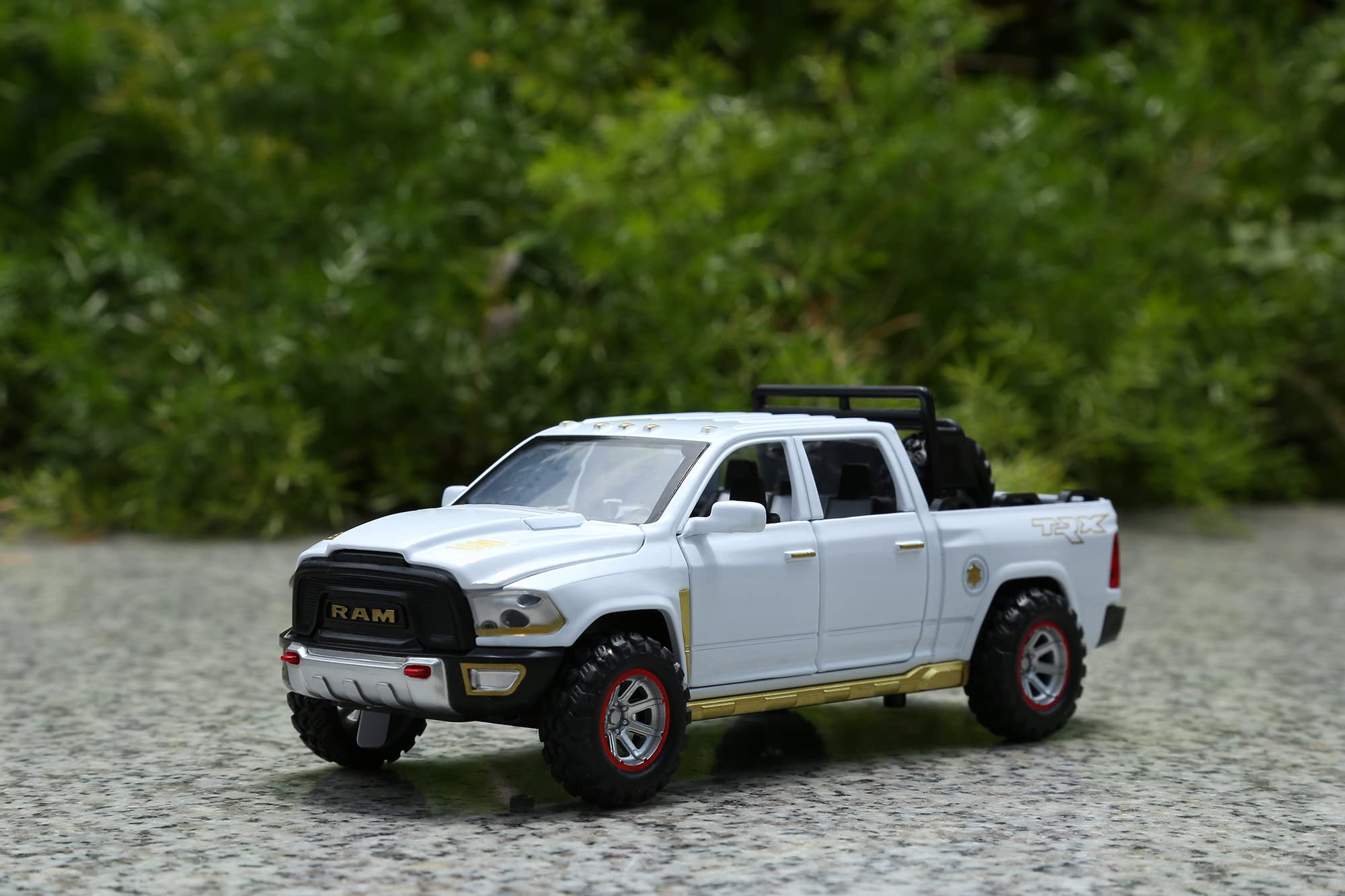 SASBSC toy truck features light and sound for immersive play.