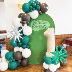 Saxuxu 18-inch checkered balloon highlights the football motif