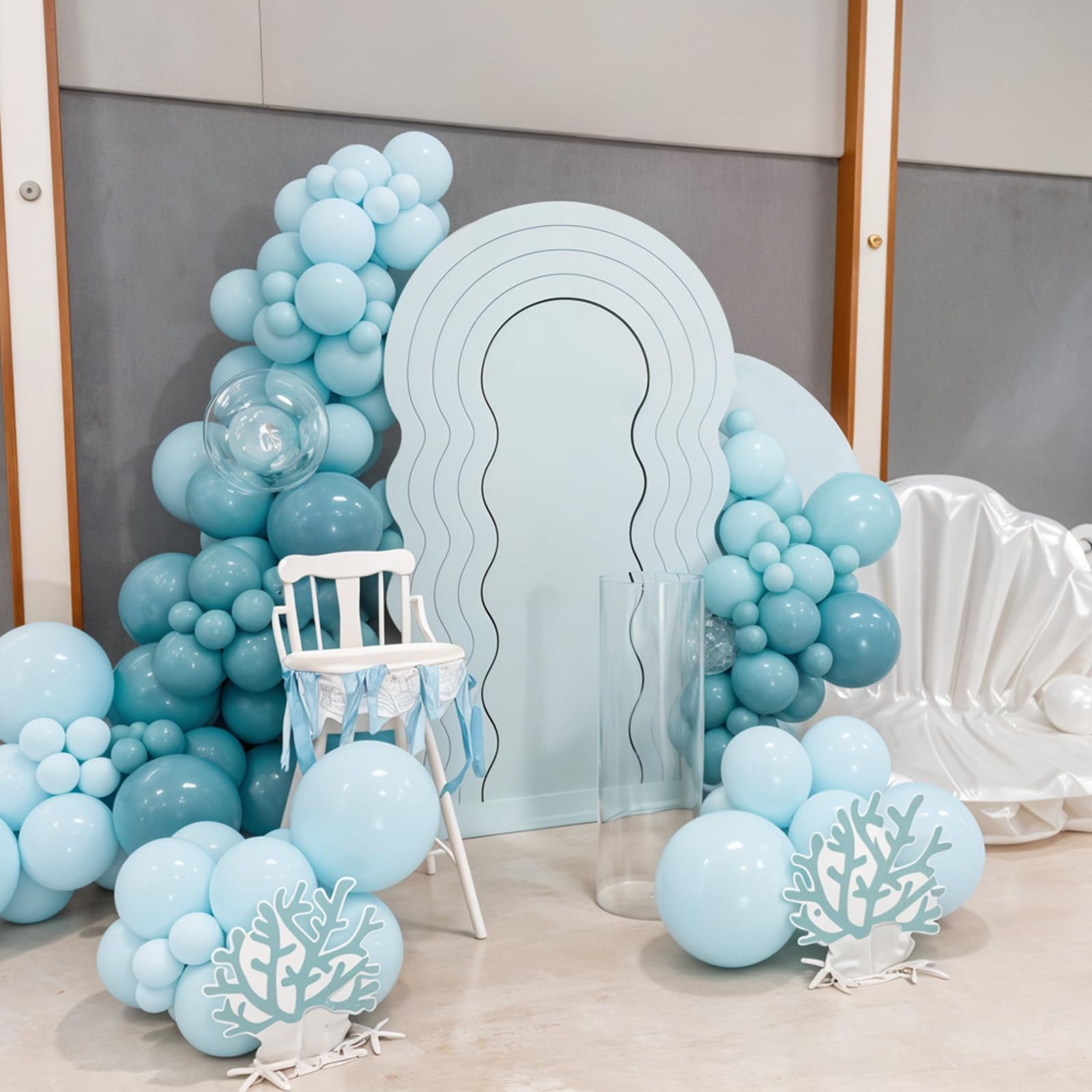 Saxuxu Beach-theme set includes 30 balloons for versatile decor