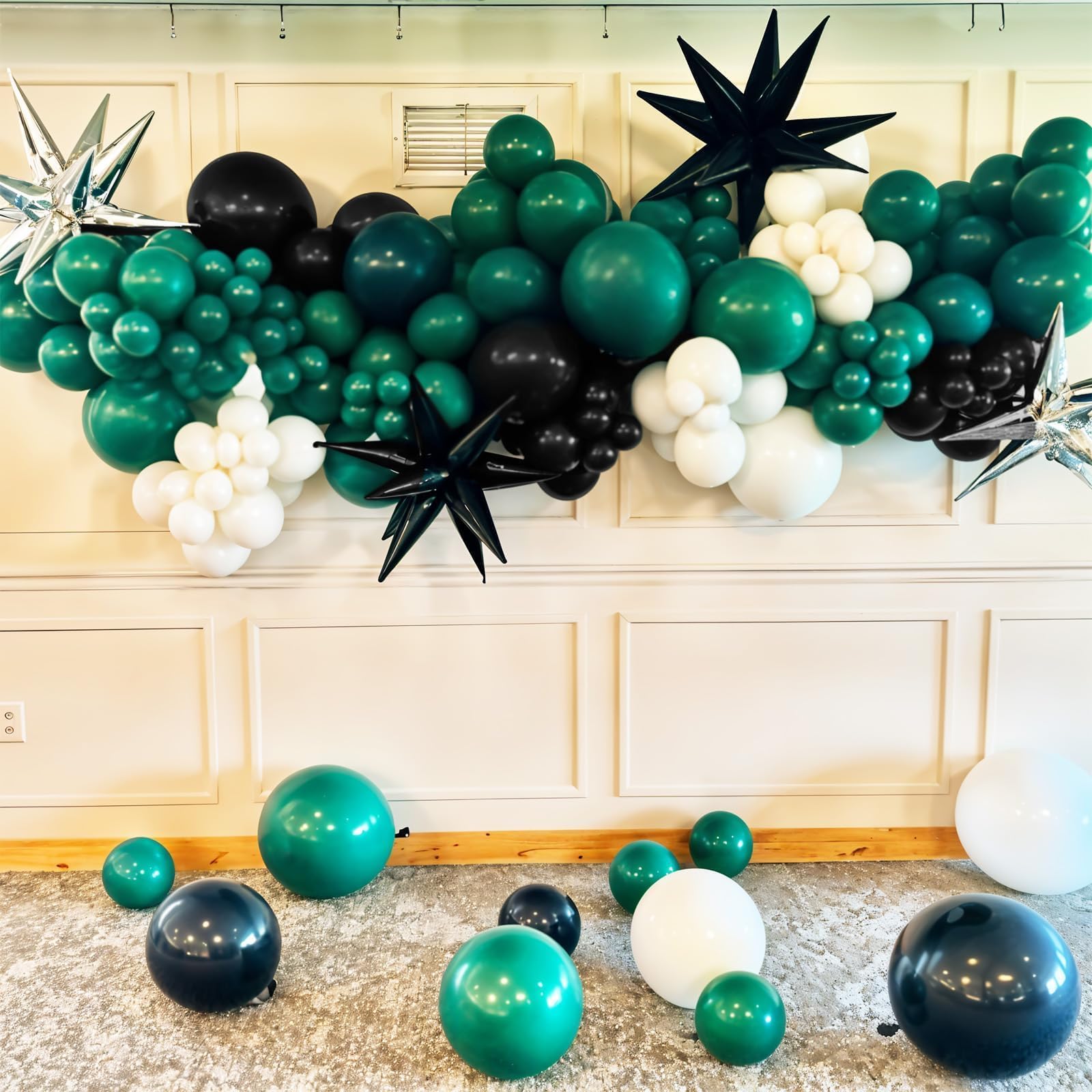 Saxuxu star foil balloon adds a focal spark to celebrations