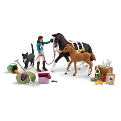 Schleich Horse Club cat on hay bale sparks cozy farm storytelling