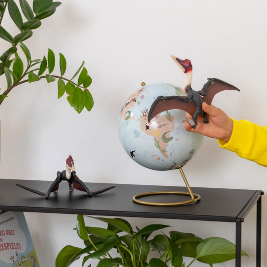 Schleich Quetzalcoatlus detailed sculpt enhances realistic dinosaur storytelling.