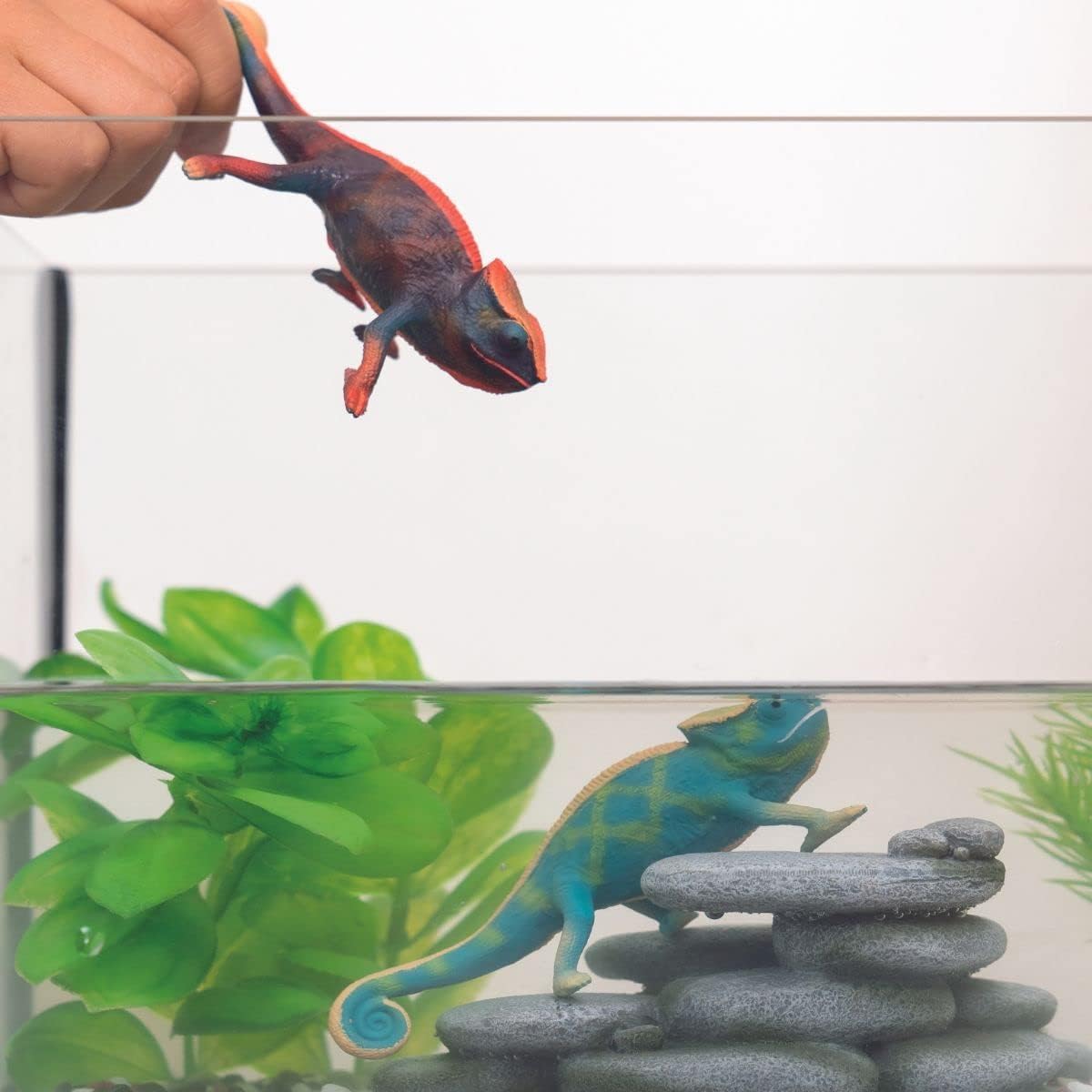Schleich Wild Life chameleon captures color changes for creative pretend scenarios.