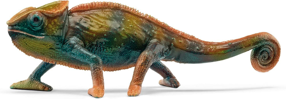 Schleich Wild Life color-changing chameleon in action supports imaginative play.