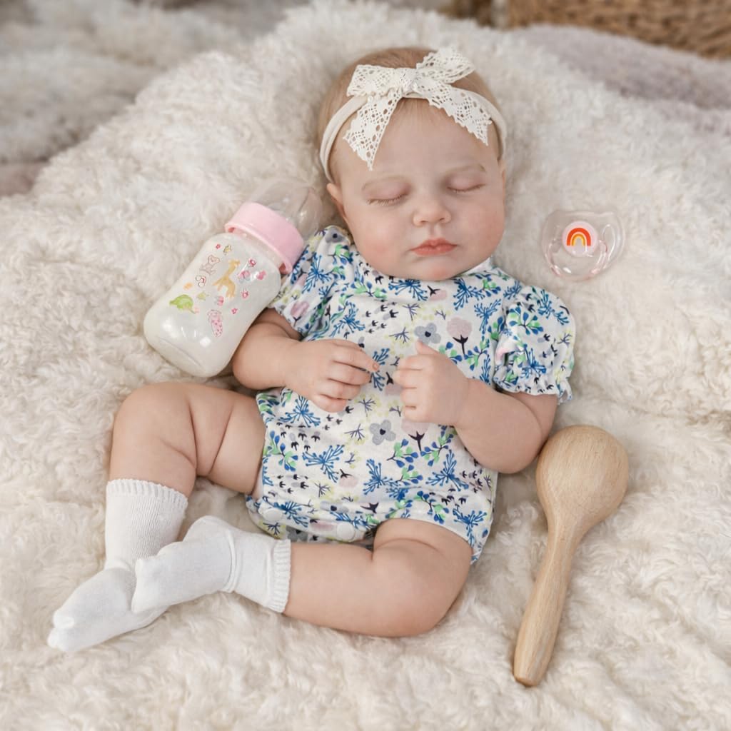SCOM 20-inch reborn doll face detail highlights lifelike coloring for photography.